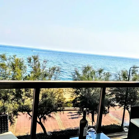 Beach Front Апартаменты Слима