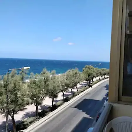 Beach Front Апартаменты Слима